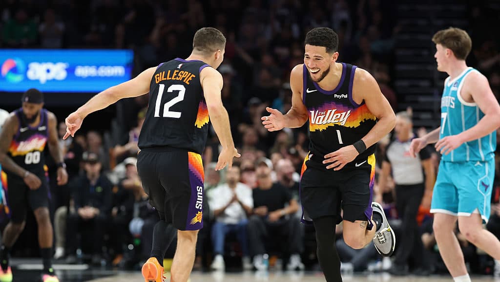 Suns rediscover energy, identity for great win over Hornets