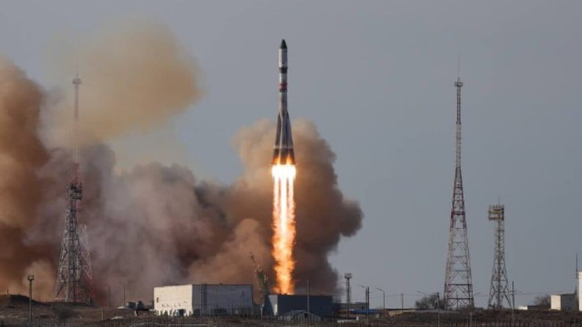 Russia Launches Rassvet Satellites for Low-Orbit Internet Amid Secrecy