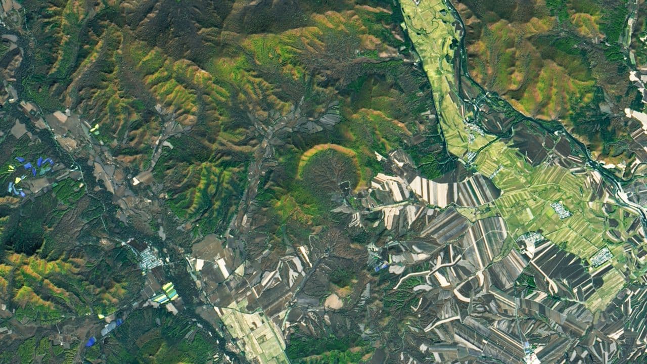  Incomplete remains of world's 'youngest' impact crater spotted lurking in Chinese forest — Earth from space 