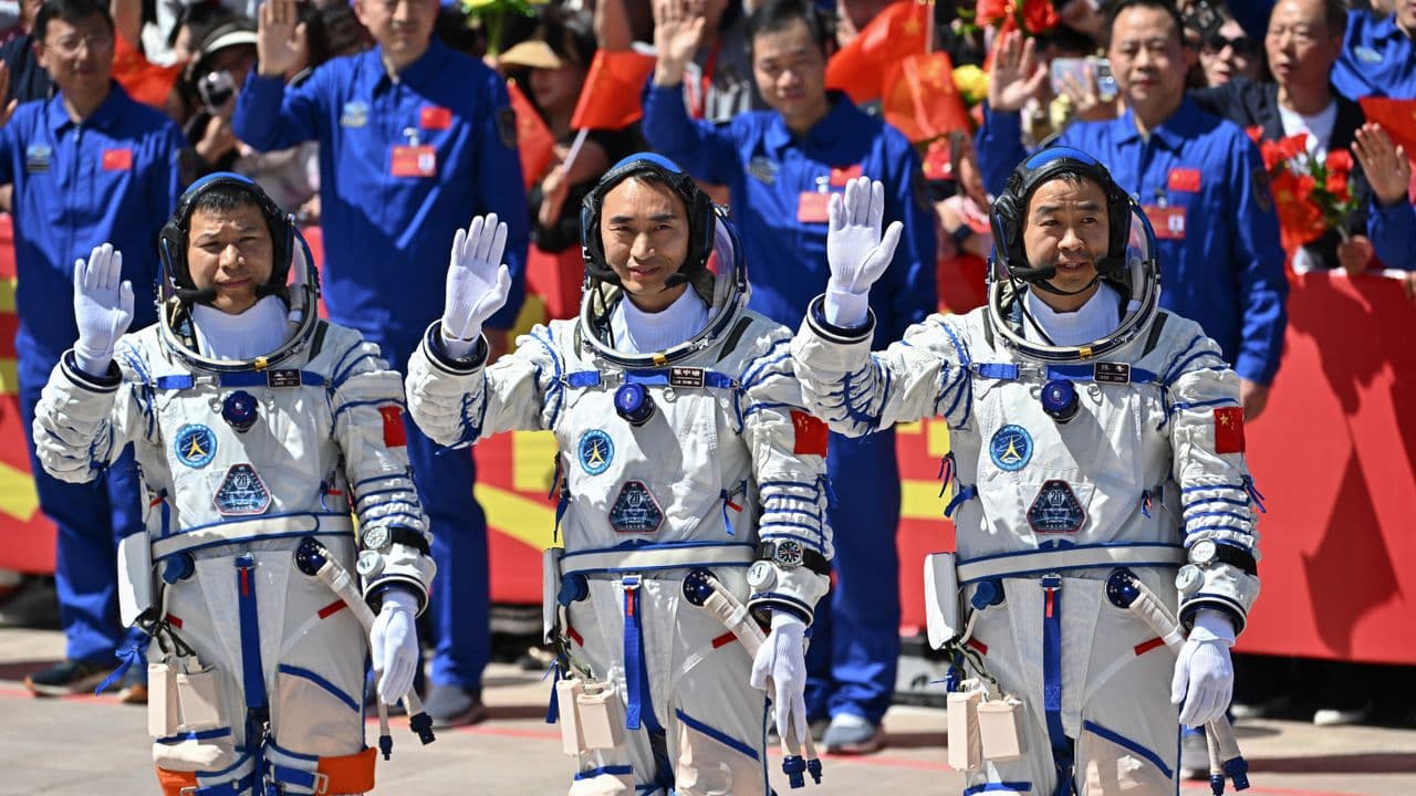  Chinese astronauts describe moment a crack was discovered on Shenzhou-20 spacecraft 