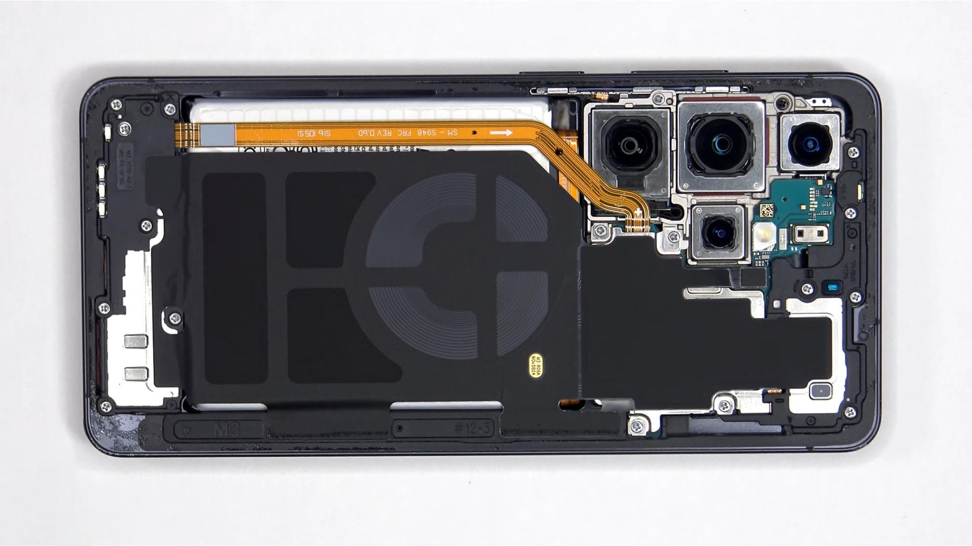 Galaxy S26 Ultra Teardown Gives Us A Closer Look At Samsung’s Efforts To Make Battery Replacements A Breeze, And To Cool Relevant Components Effectively