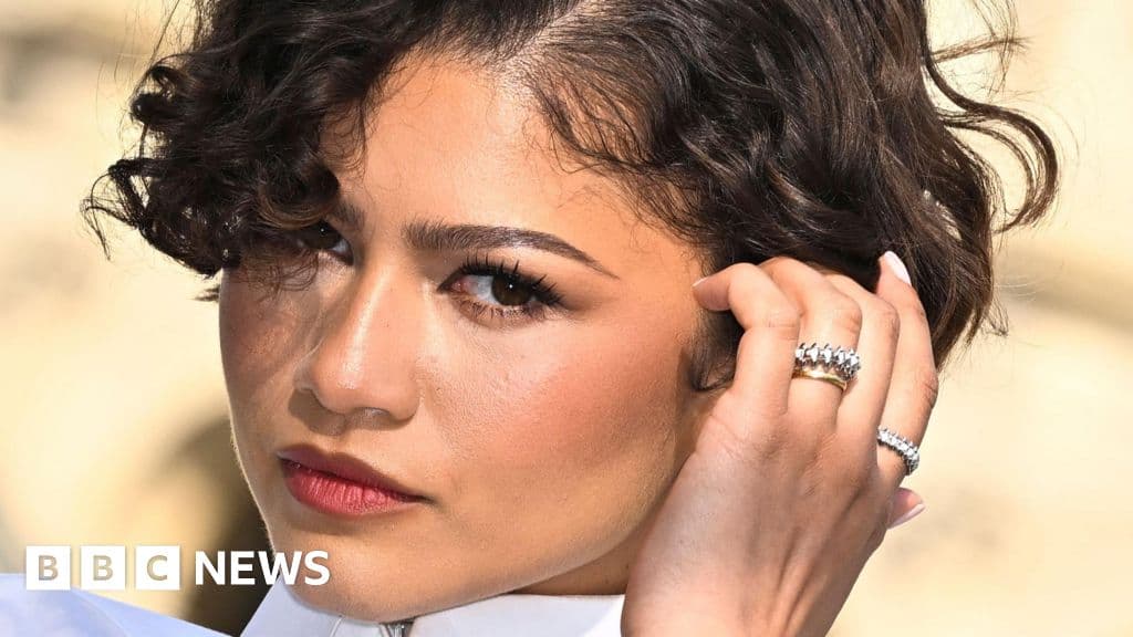 Zendaya's ring and Stella McCartney's horses - the sights and trends at Paris Fashion Week