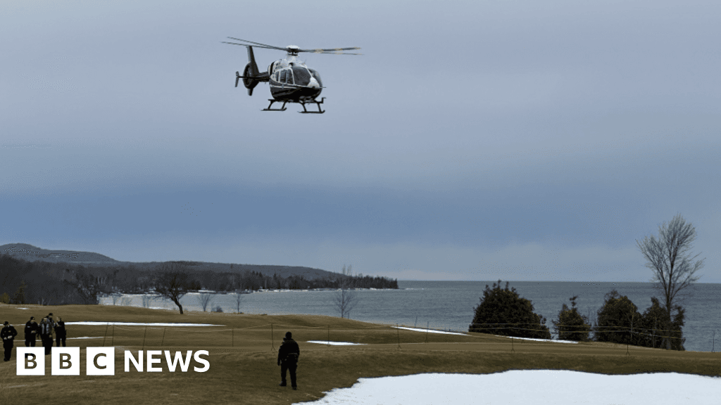 Canadian officials rescue 23 people who floated away on ice sheet
