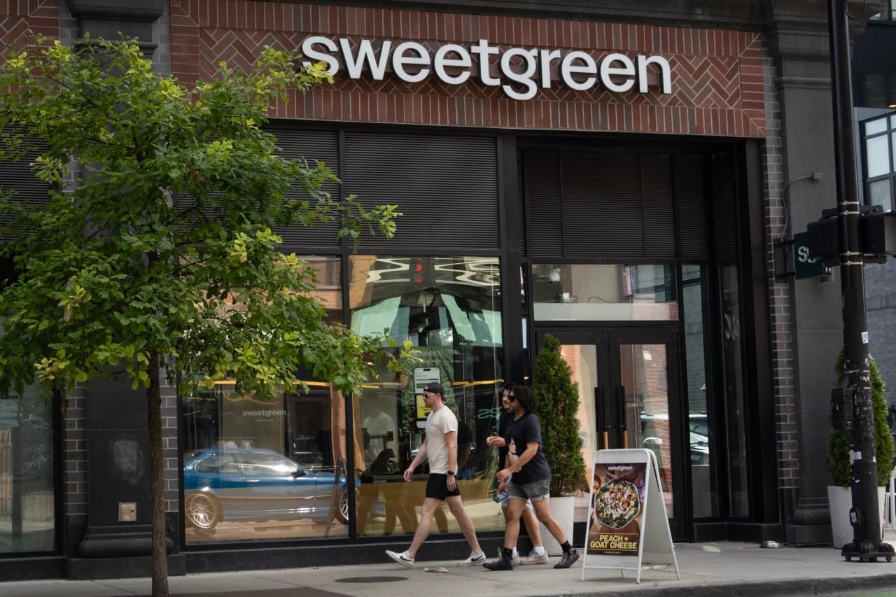 Sweetgreen’s disappointing sales offer a reality check for restaurants, after Cava’s rally