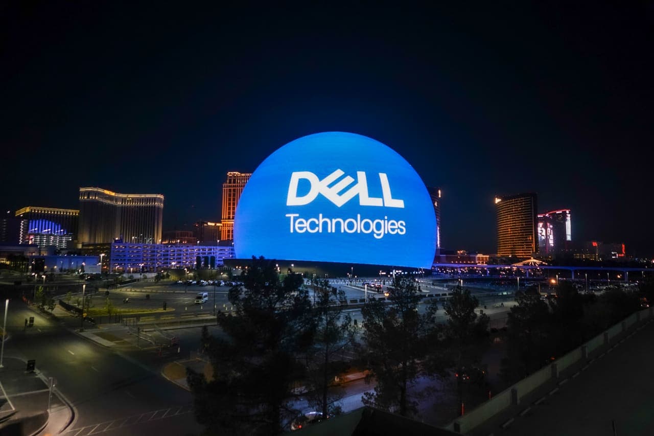 Dell’s stock soars, as record earnings signal the company is managing memory shortages well