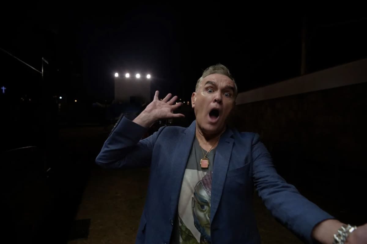 Morrissey Too Sleepy To Perform Tonight, Says Noisy Hotel Was “Indescribable Hell” - Stereogum