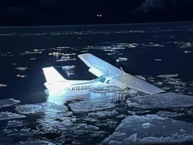 Small plane makes emergency landing in Hudson River, 2 people aboard swim to safety