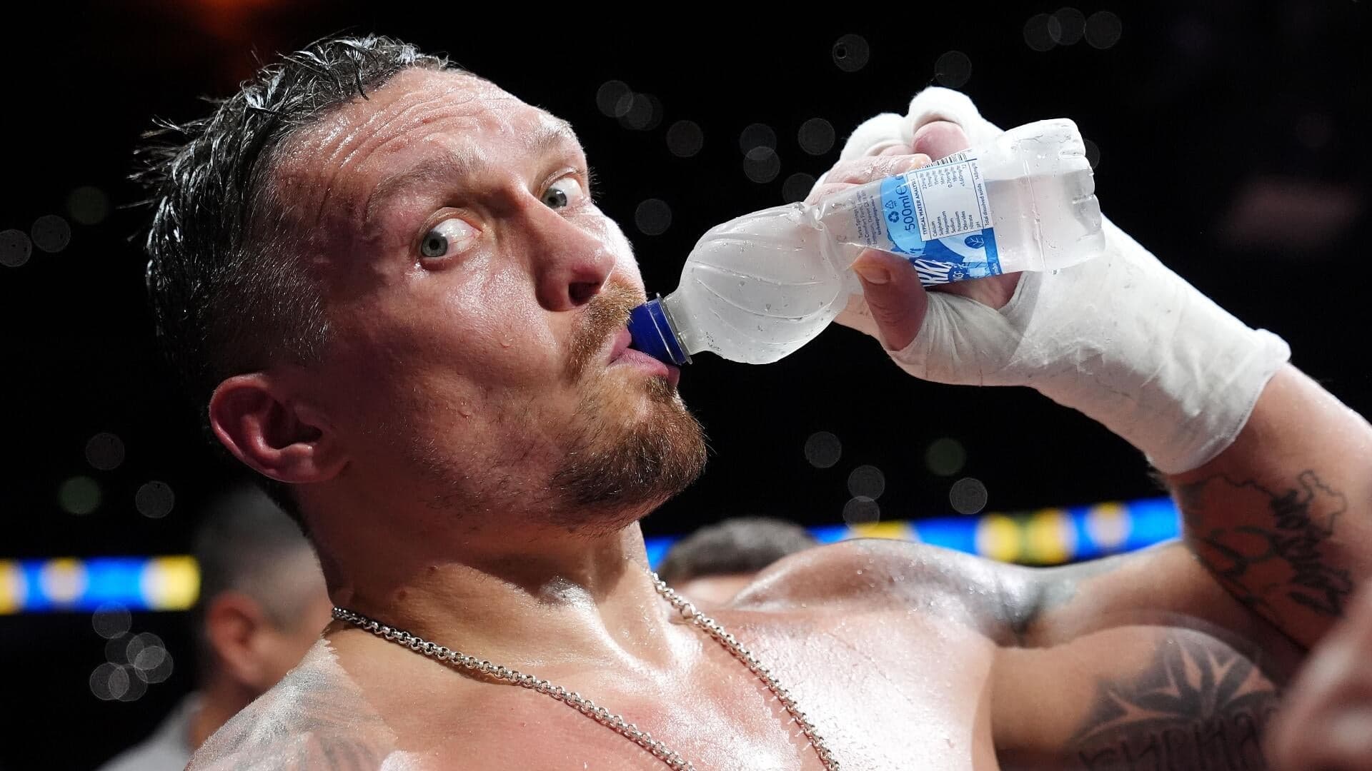 Oleksandr Usyk to defend WBC heavyweight title against kickboxing legend Rico Verhoeven in May