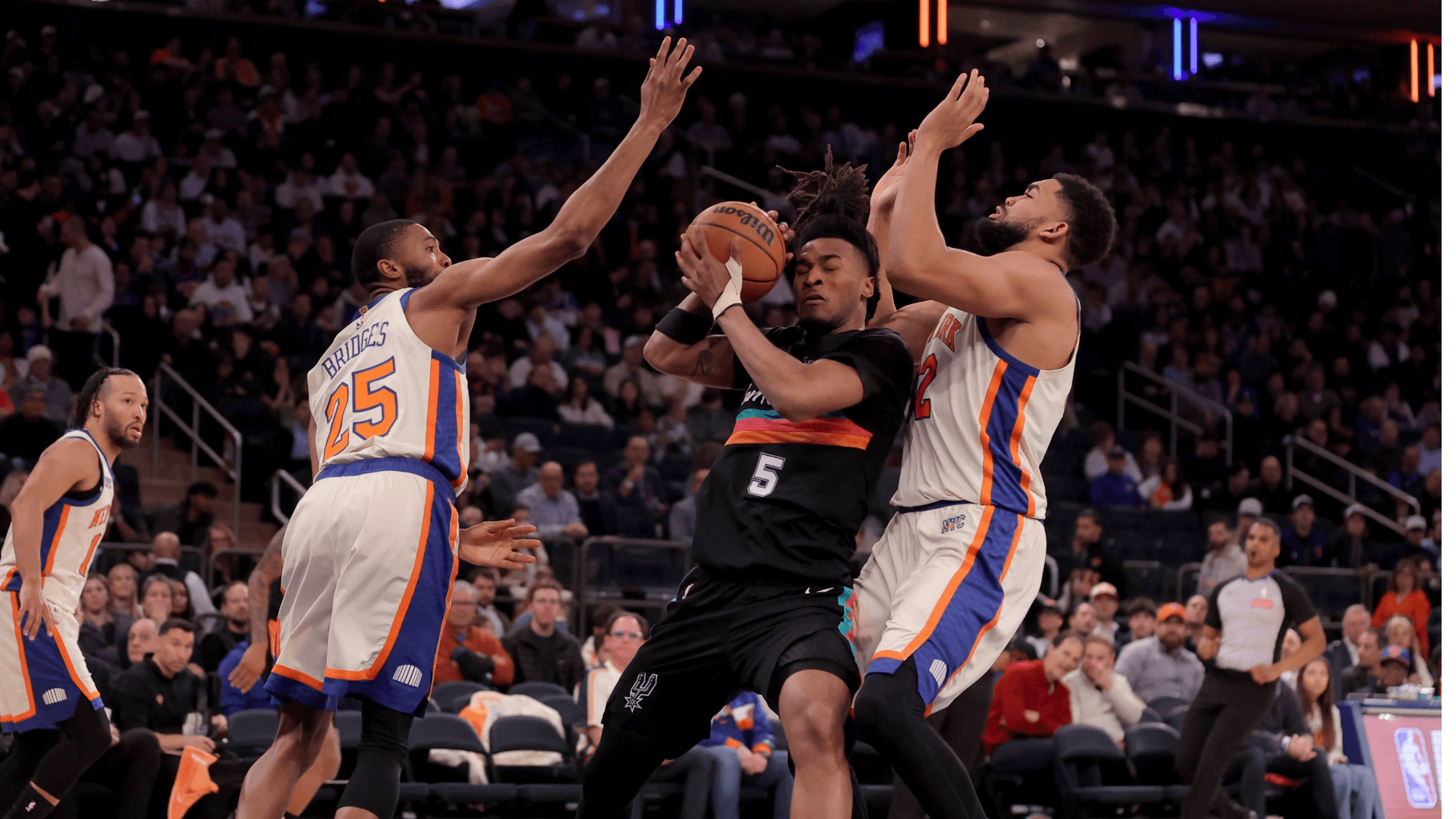 Knicks end Spurs' 11-game winning streak with a stifling defensive performance that's becoming more common