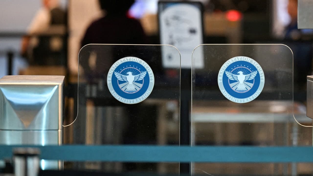 DHS hammers Dems over airport security lines amid funding lapse