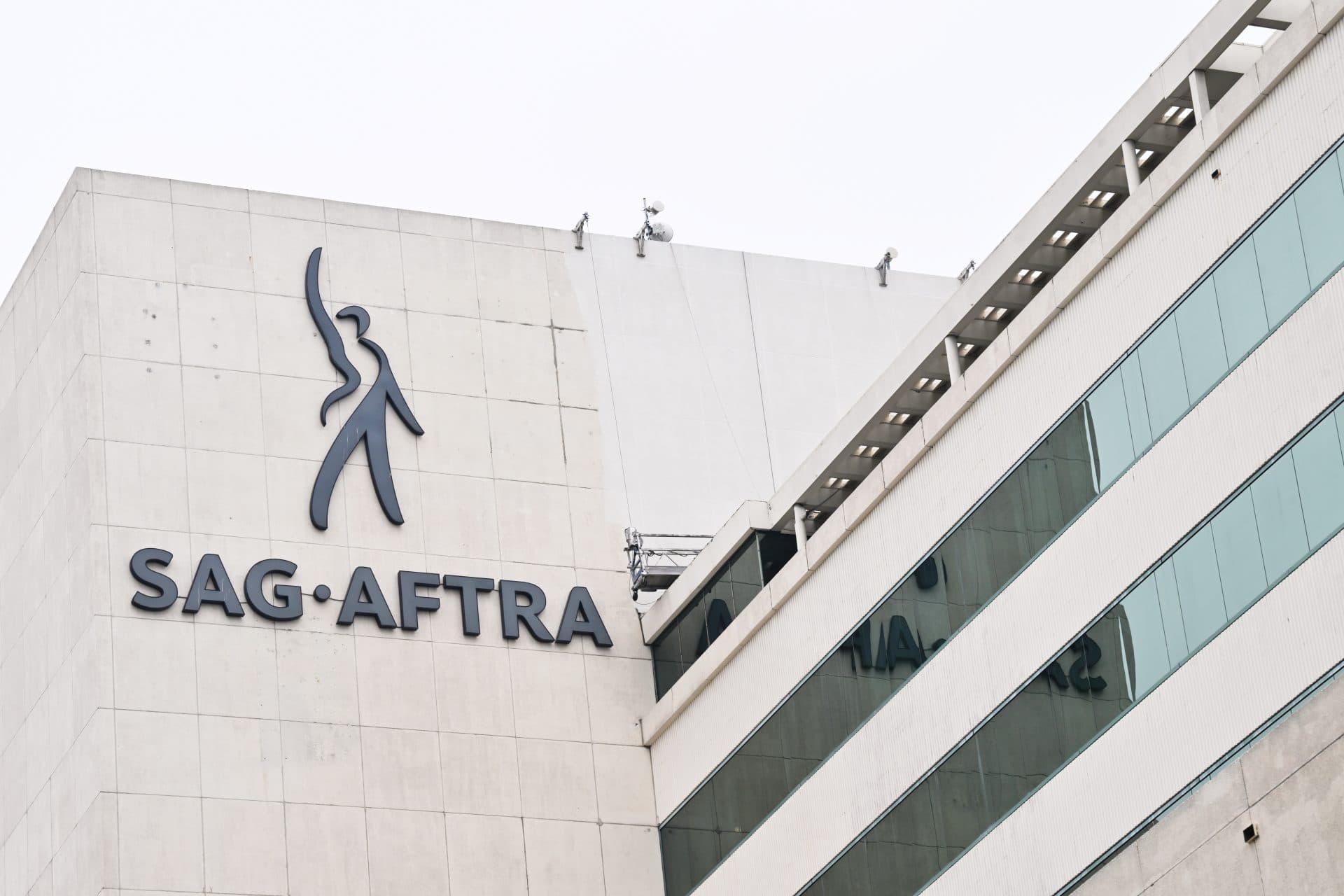 SAG-AFTRA and Studios Agree to Extend Negotiations Into Next Week