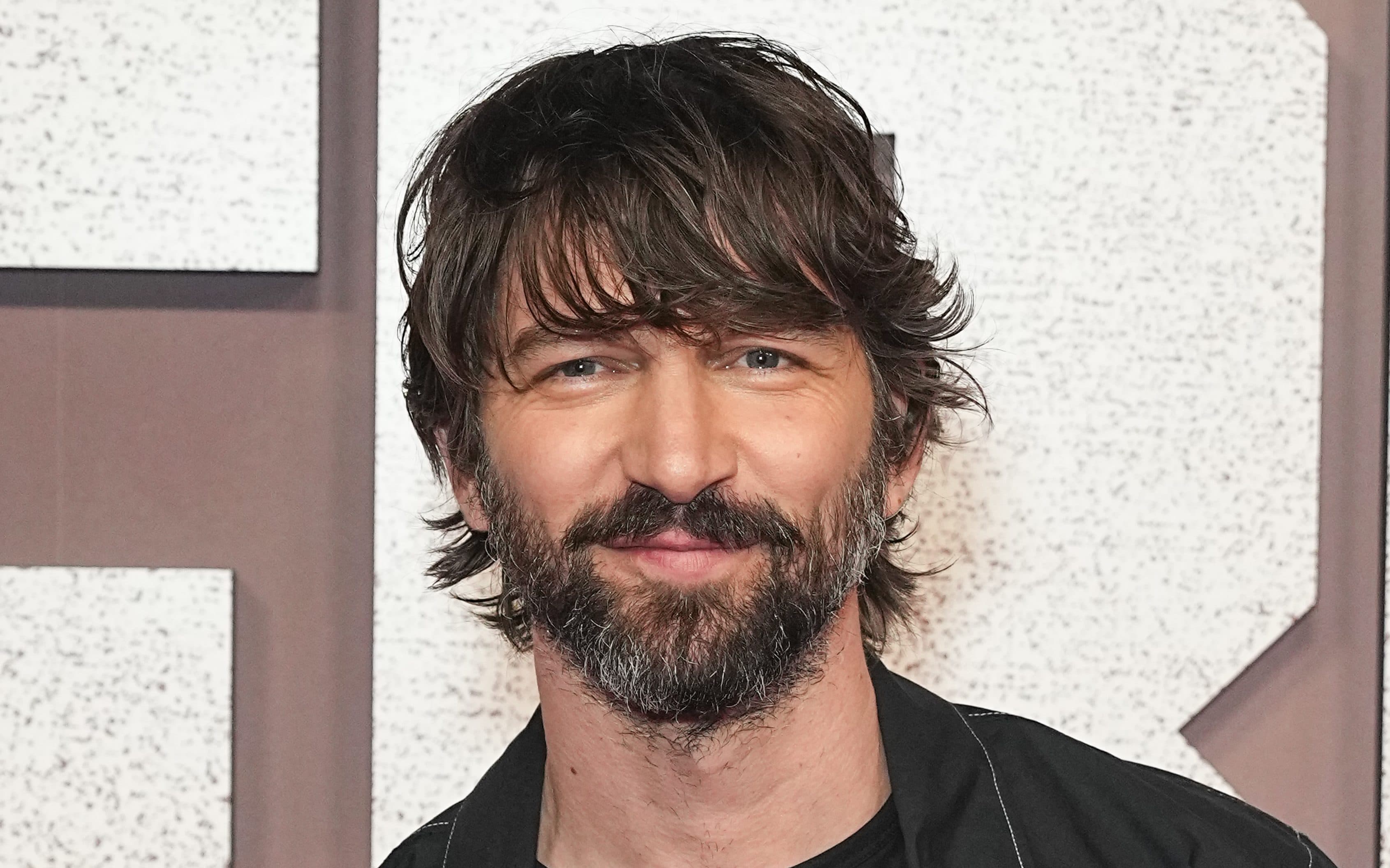 Michiel Huisman Joins NBC’s Dick Wolf Pilot ‘What the Dead Know’