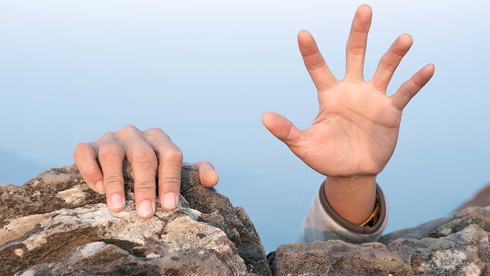 Dow Jones Futures Fall, Oil Prices Rise Again; AI Chip Giant Broadcom Jumps - Investor's Business Daily