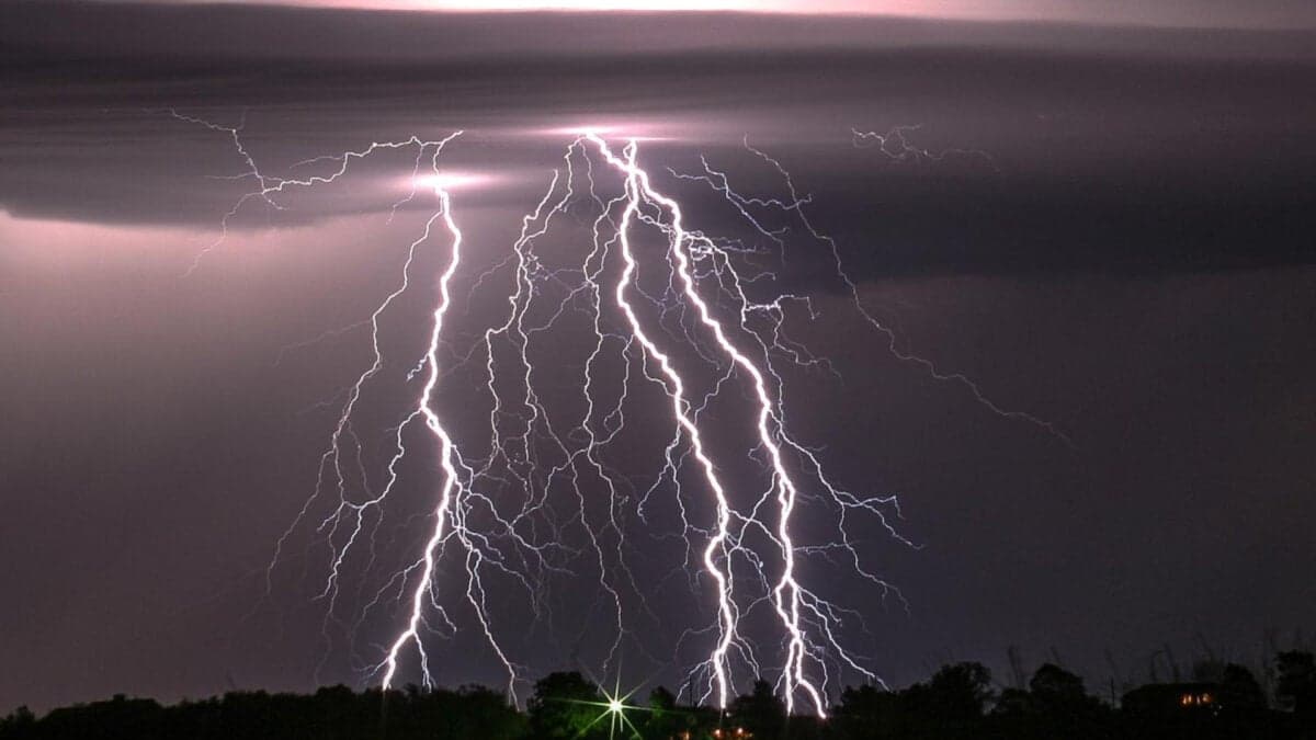 ‘Lightning-in-a-Box’ Concept Could Shrink a Thunderstorm to the Size of Your Thumb - Gizmodo