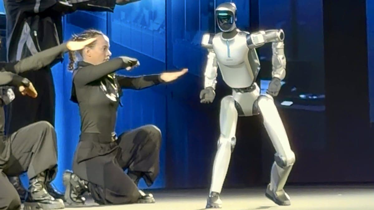 Honor's humanoid robot shows off impressive dancing skills