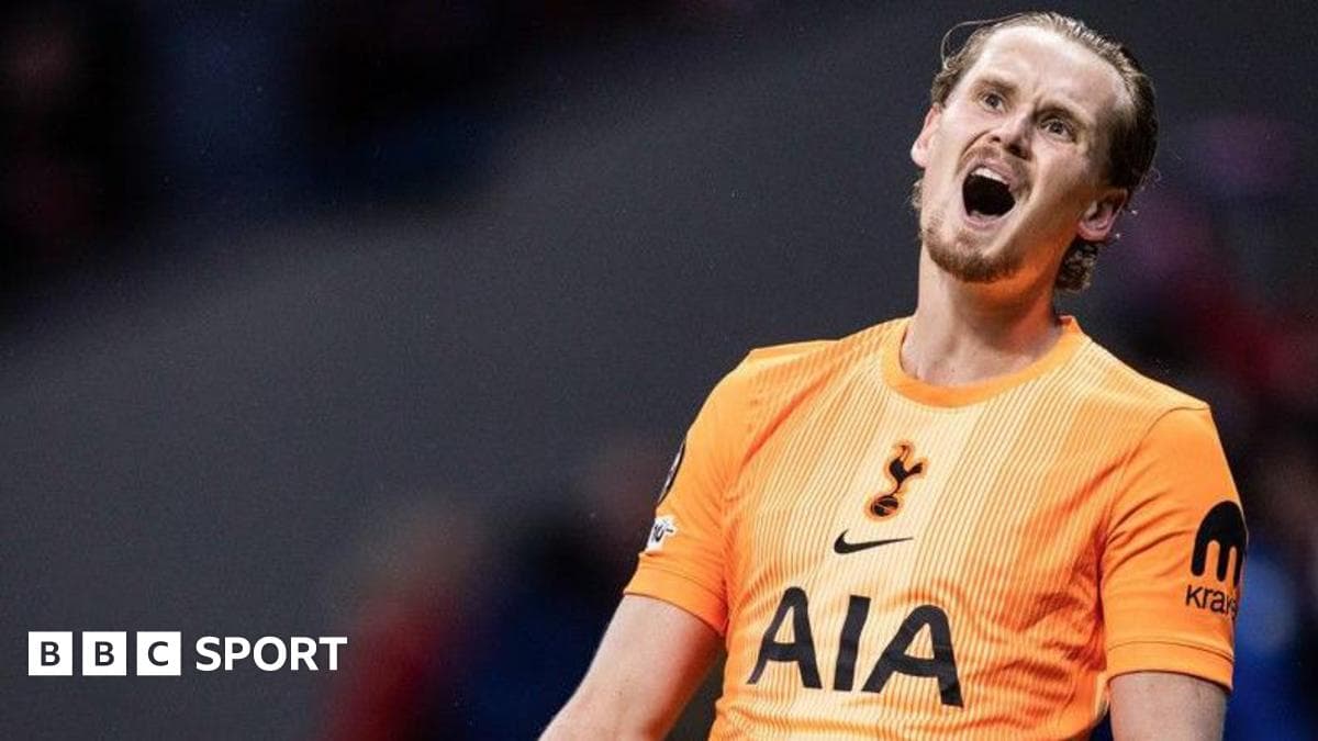 Antonin Kinsky: Spurs replace keeper after conceding three goals inside 15 minutes