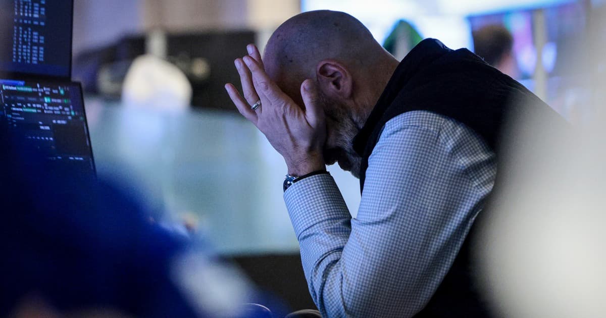 U.S. Oil Hits $100 as Trump's Ability to Reassure Wall Street Wanes Amid Iran War