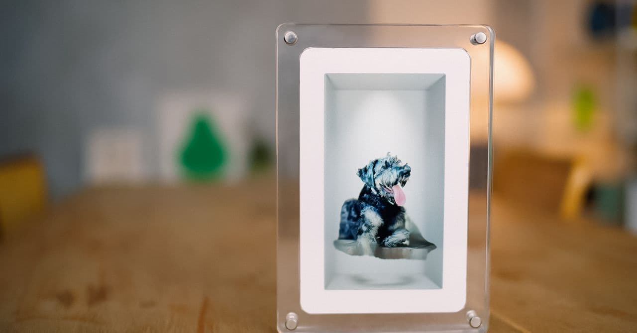 This Digital Picture Frame Wants to Bring People Closer to a Holographic Future