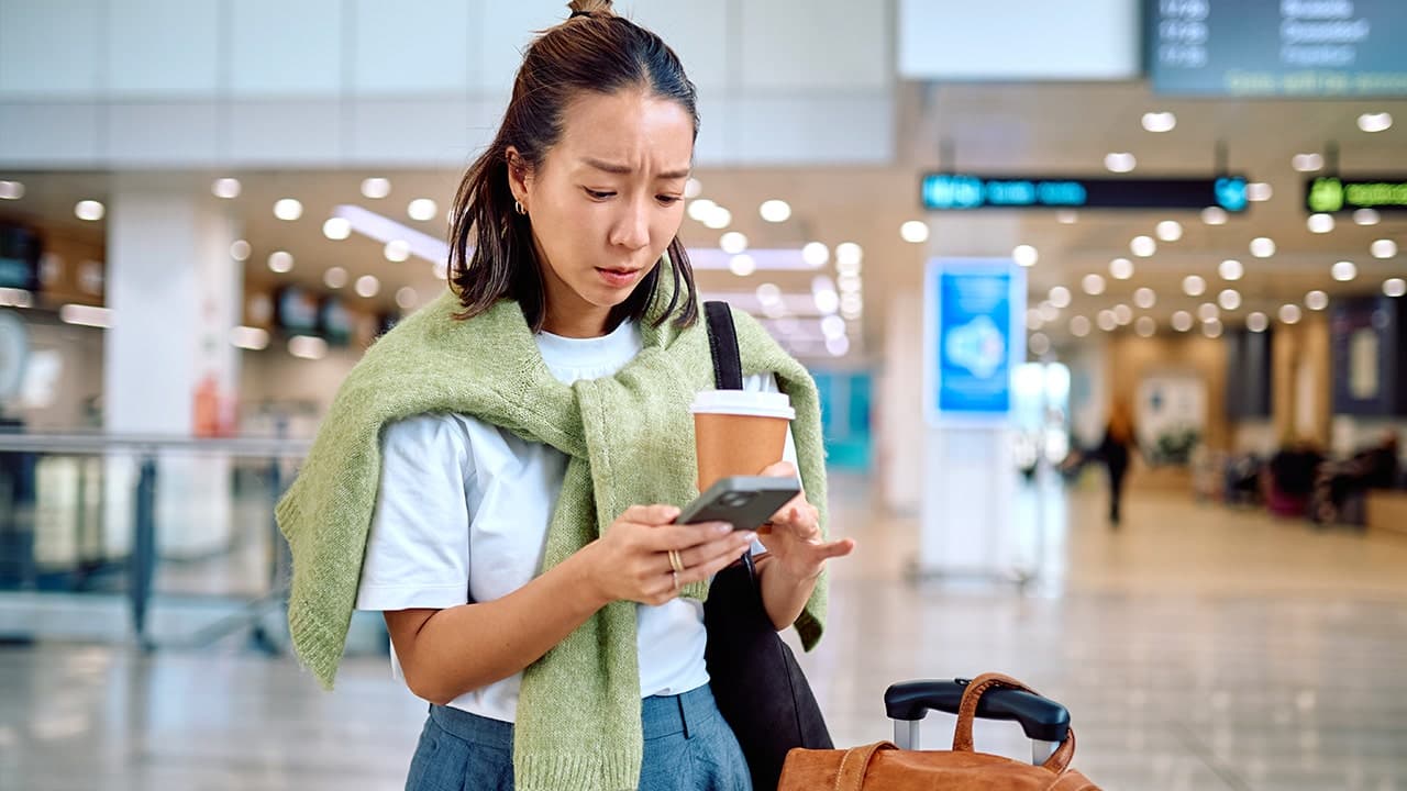 Airline meal vouchers 'almost insulting' as airport food prices soar, say passengers and experts