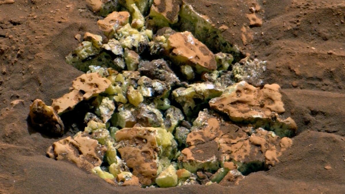 NASA's Curiosity Rover Discovers Pure Sulfur on Mars in Unexpected Breakthrough