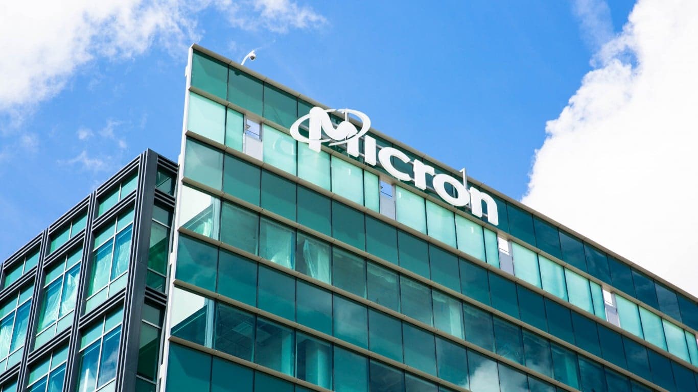 Micron's Stock Hits a Ceiling After Strong Earnings; Analysts Forecast a Complex Path Forward