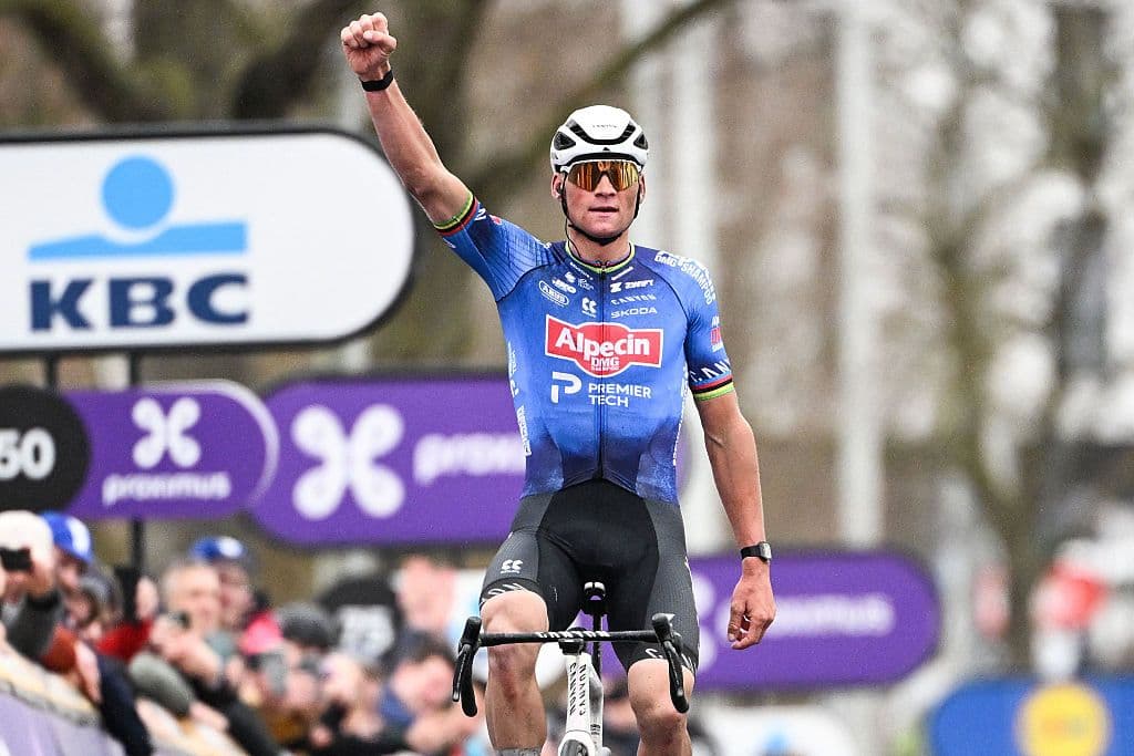 As it happened: Solo attack claims victory at incident-filled men's Omloop Het Nieuwsblad