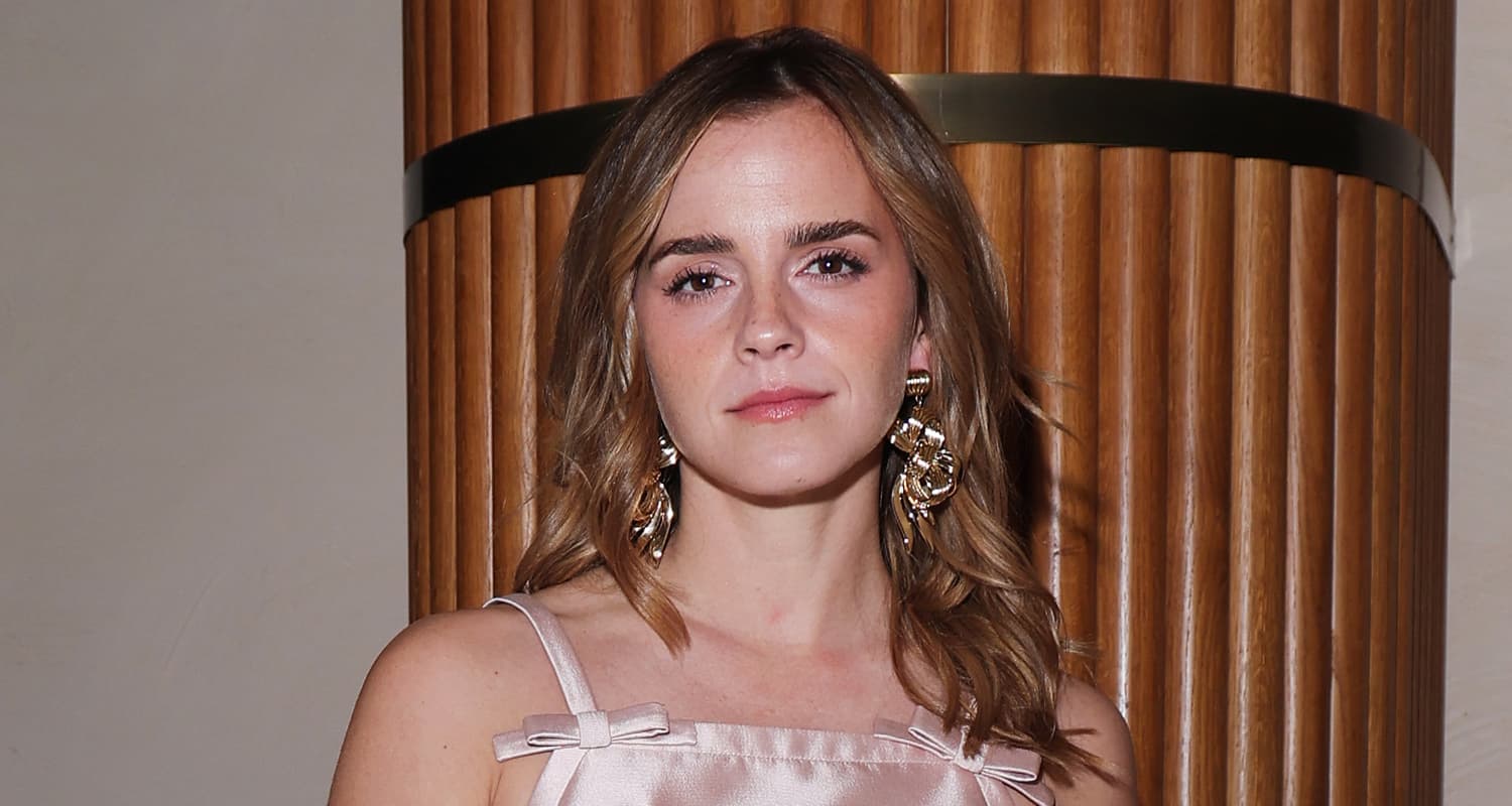 Emma Watson Sparks Dating Rumors with Billionaire Mexican Entrepreneur Gonzalo Hevia Baillères, Spotted Kissing at Airport! - Just Jared