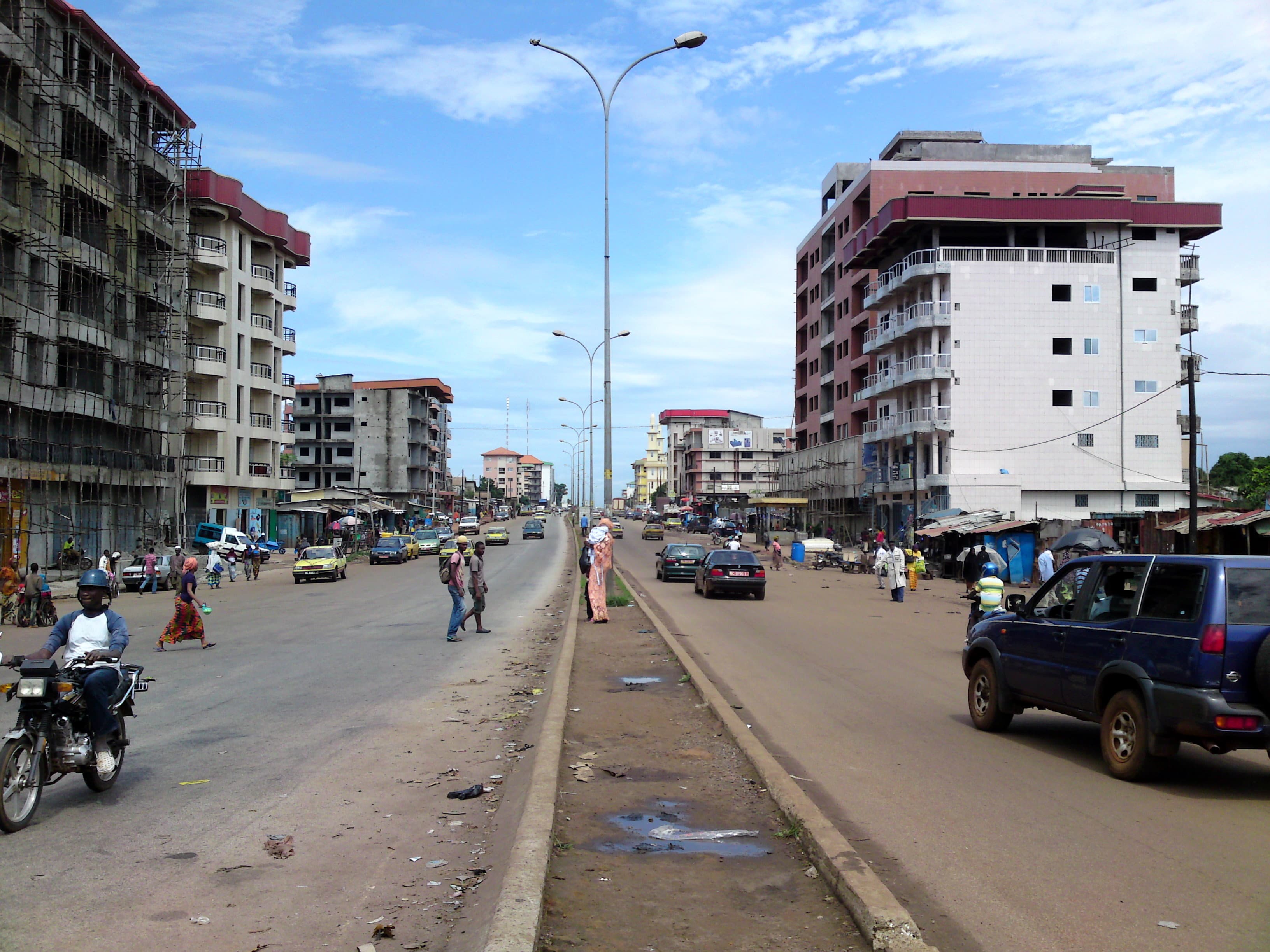 A street in Conakry, Guinea's capital. A mountain of refuse at the city's largest landfill collapsed onto nearby homes on Sunday, killing at least 30 people. (jbdodane, CC BY 2.0, via Wikimedia Commons)