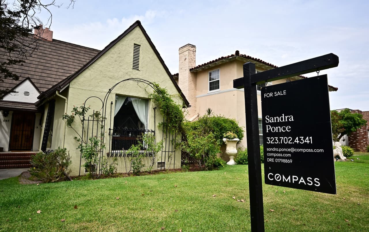 Mortgage rates fall below 6%, giving buyers a glimpse of affordability