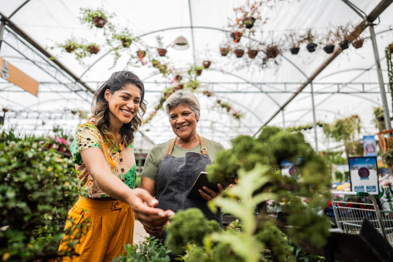 Need a side hustle to support your retirement dreams? Here’s how to find work right now.