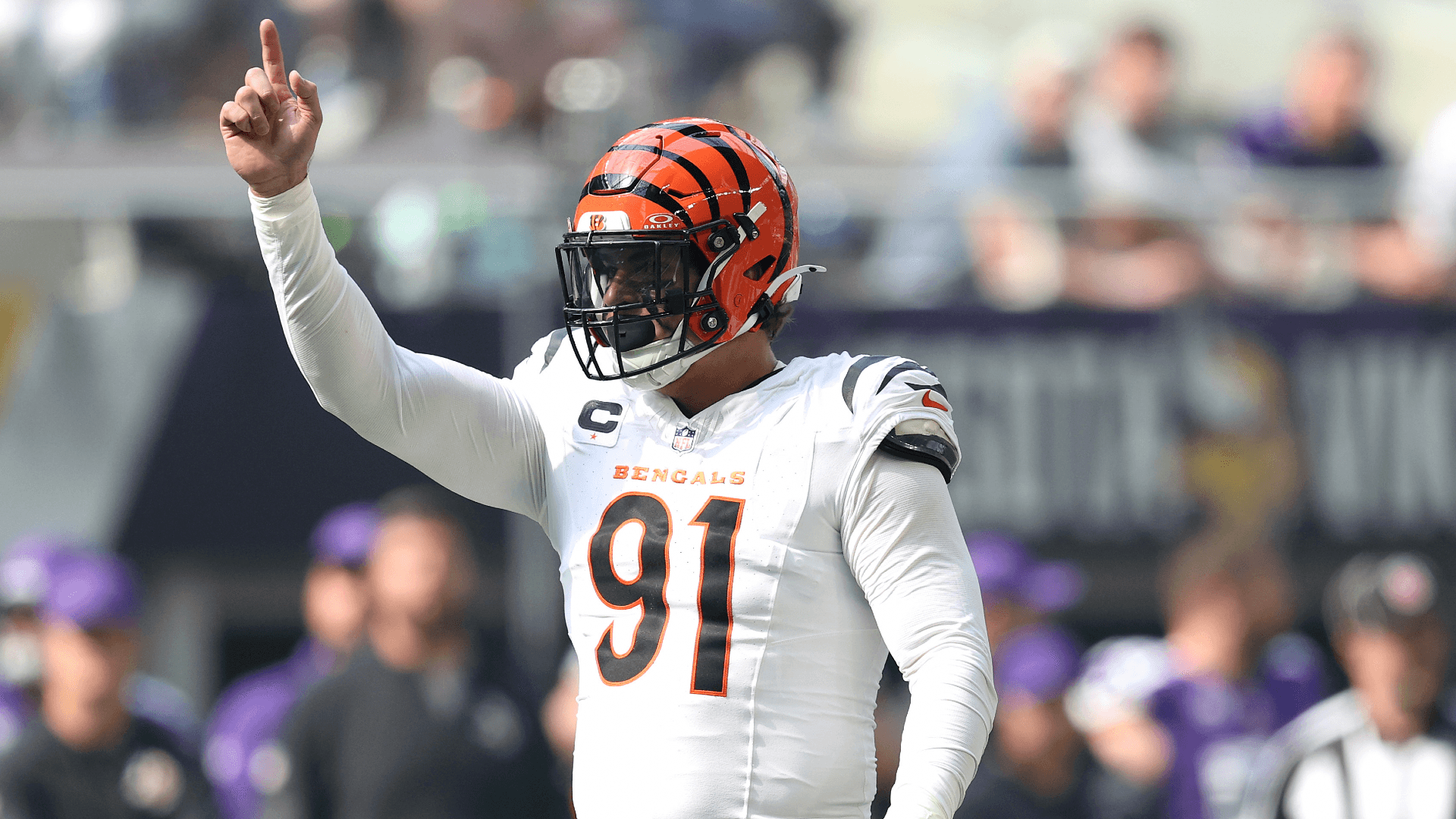 Ranking NFL free agent EDGE rushers: Trey Hendrickson, Odafe Oweh headline strongest positional class