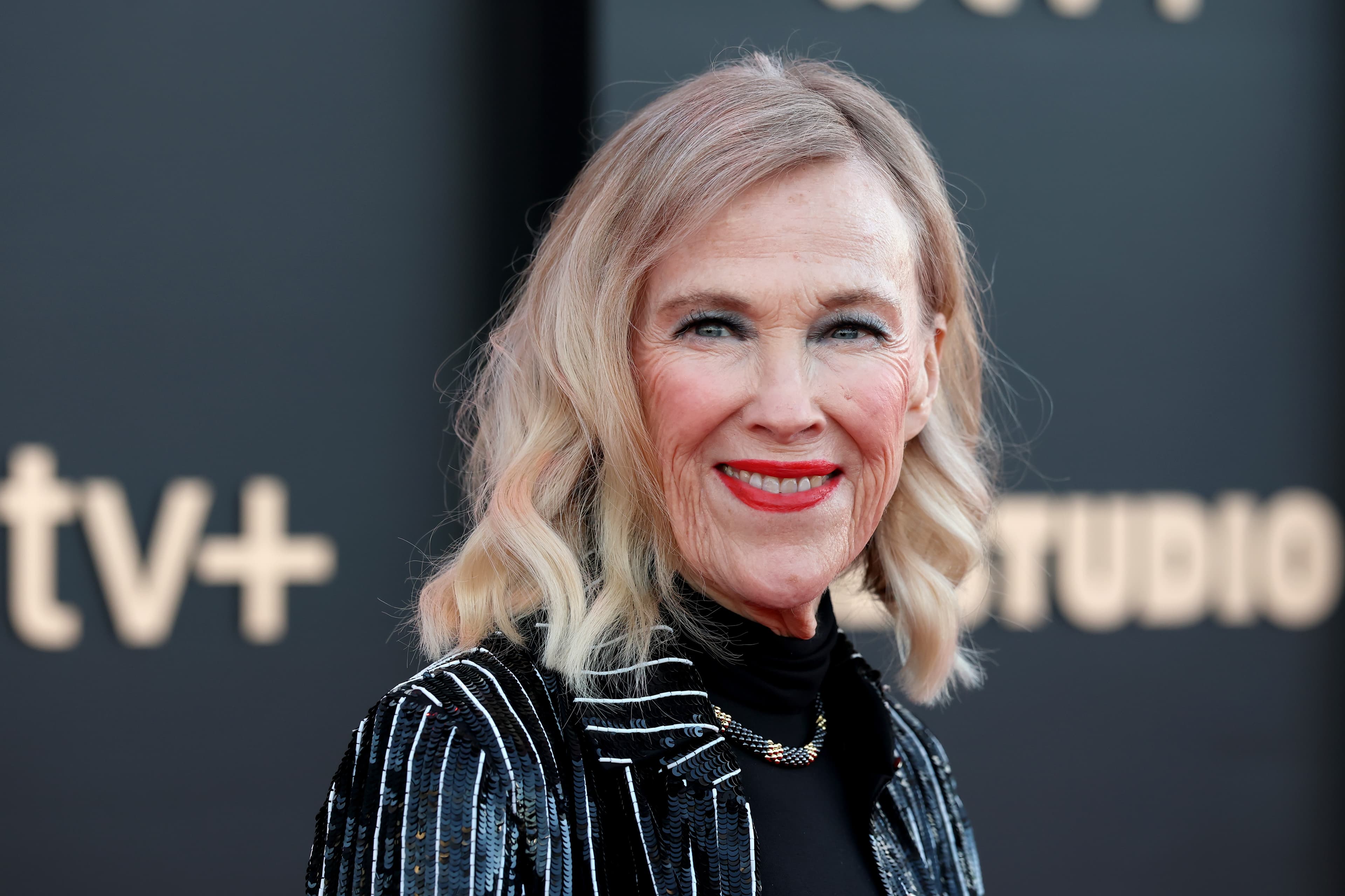 Catherine O’Hara Wins Actor Award for ‘The Studio’ Posthumously and Earns Huge Standing Ovation