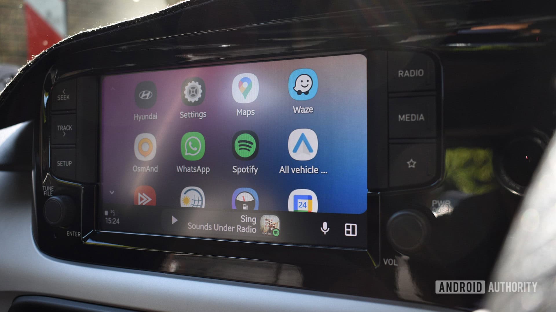 How to fix one of Android Auto's most annoying display problems