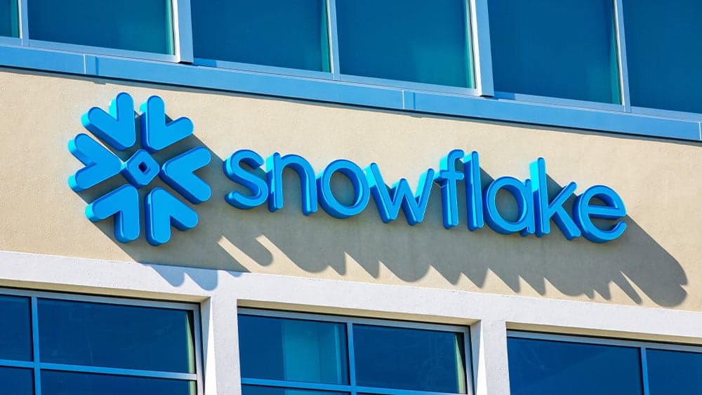 Snowflake Earnings, Revenue Edge By Estimates As Guidance Underwhelms