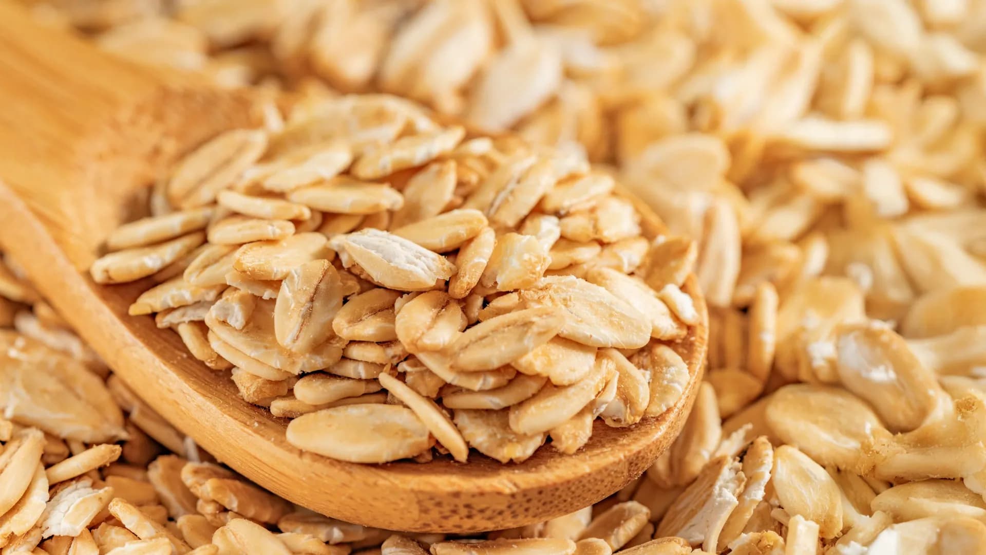 Just two days of oatmeal cut bad cholesterol by 10% - ScienceDaily