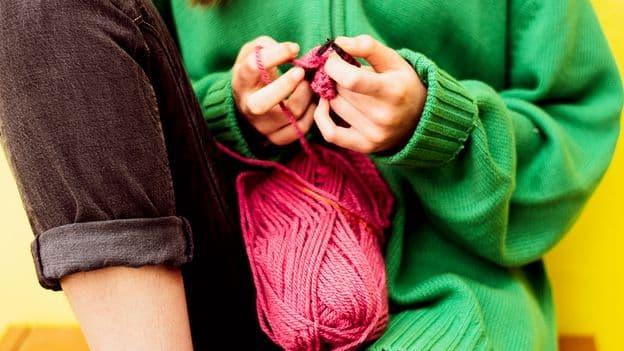 How knitting can help you kick harmful habits - BBC