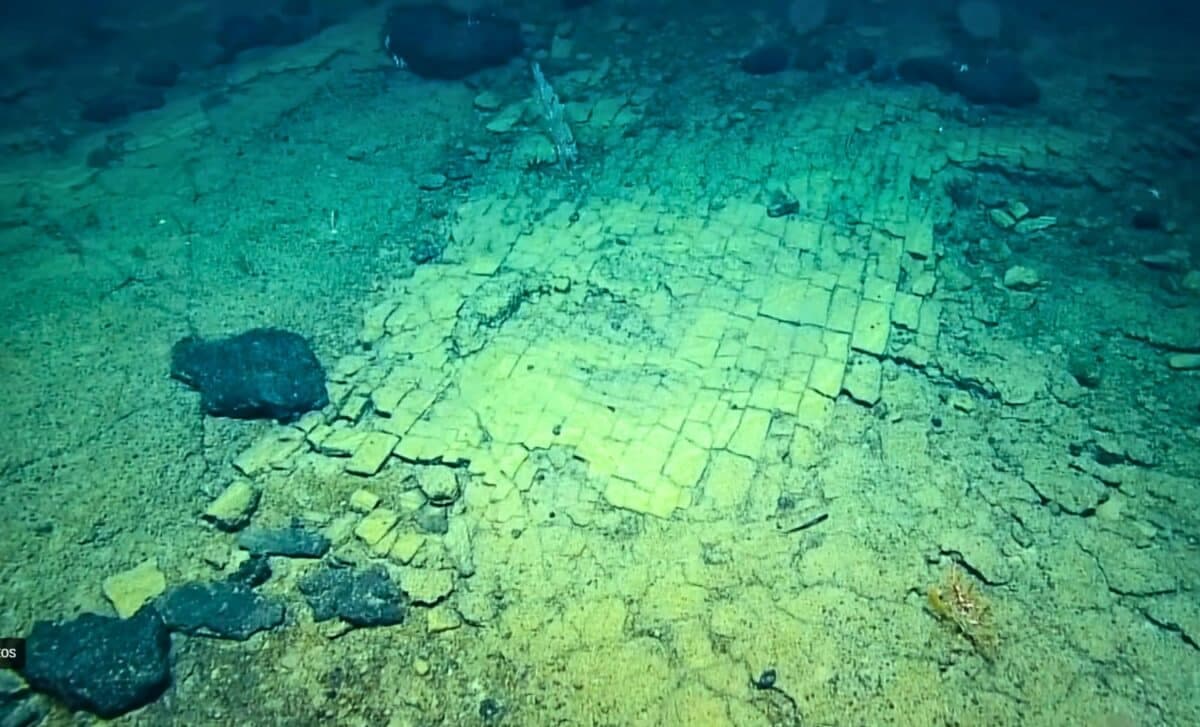 Scientists Uncover a Mysterious "Yellow Brick Road" 3,000 Meters Beneath the Pacific Ocean Floor