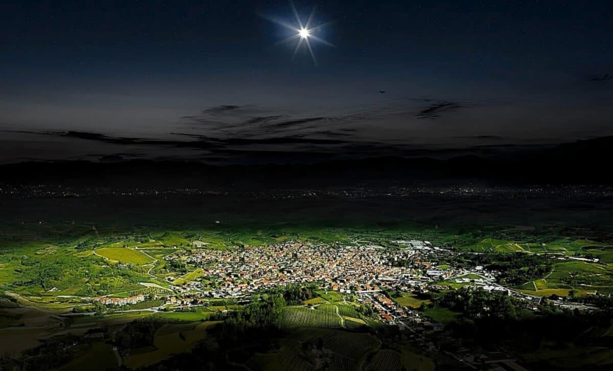 A Company Plans 4,000 Orbiting 'Sky Mirrors' to Shine Sunlight on Earth After Dark, Worrying Astronomers