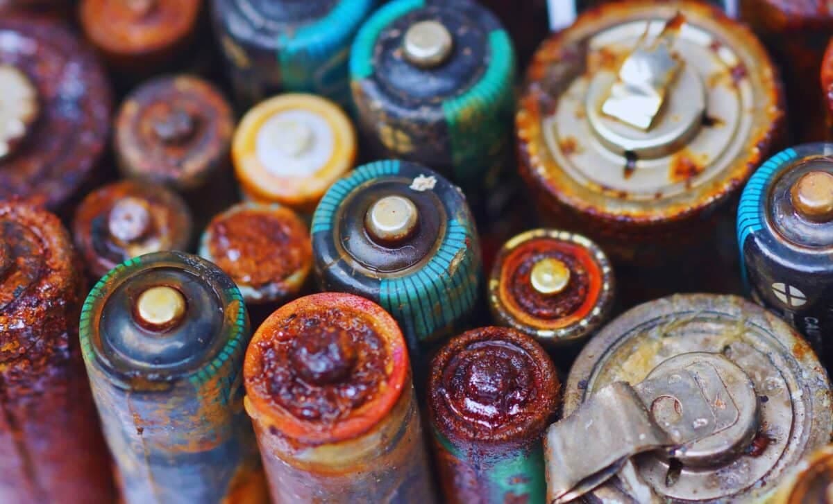 This Craftsperson Just Revived a 2,000-Year-Old Battery, And It Actually Works!