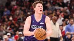 Rookie Knueppel races to NBA three-pointer record