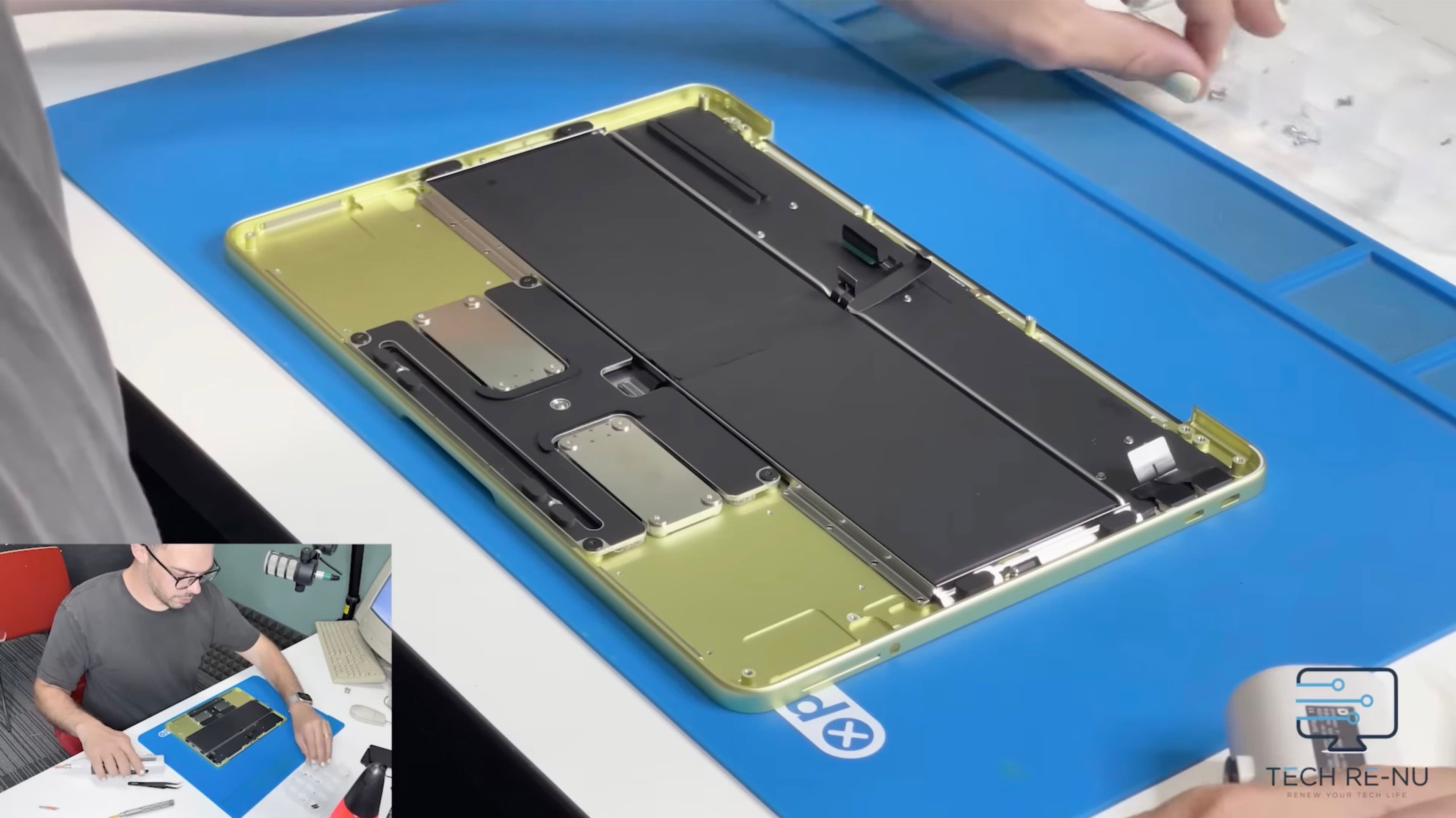 MacBook Neo Teardown: Modular Ports, Glue-Less Battery, Zero Tape