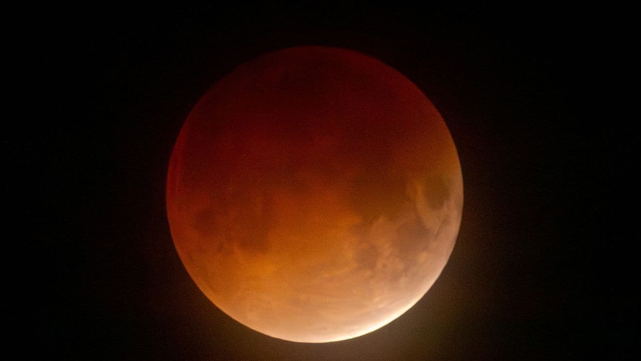 VIEWER PHOTOS: Blood moon total lunar eclipse - KOMO
