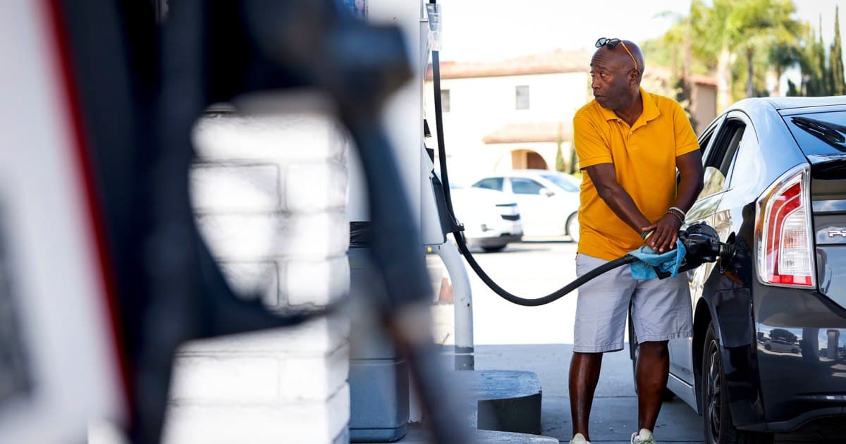 Oil hits $90 per barrel, stocks continue to drop amid Iran war