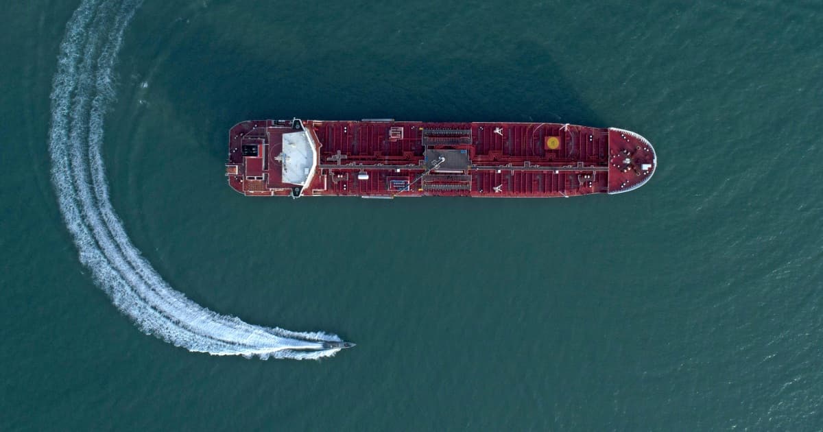 Oil Prices Surge Past $117 as Trump’s Strait of Hormuz Deadline Looms: Markets React to Geopolitical Tensions