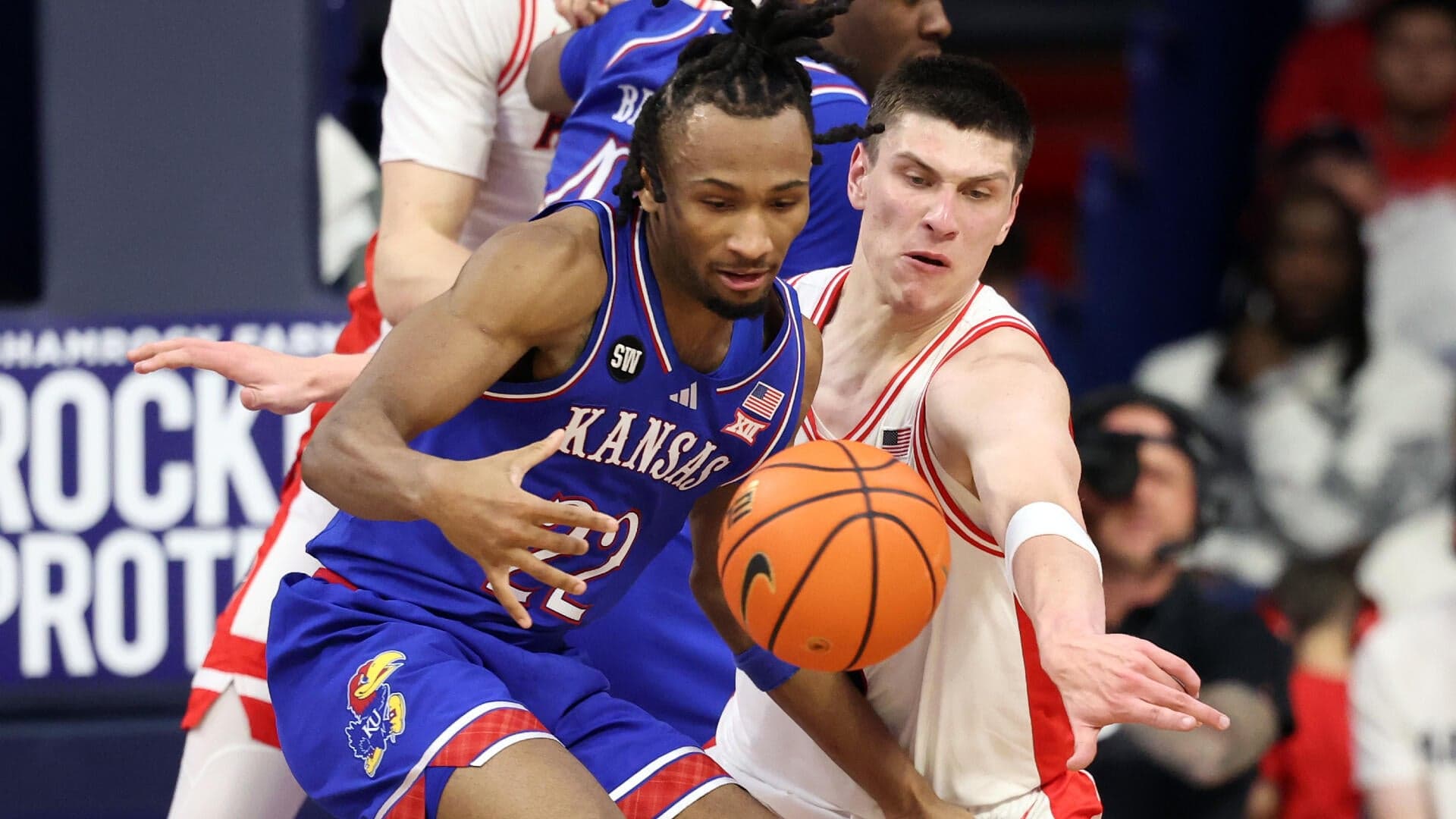 Arizona gets revenge with win vs. Kansas, clinches at least share of the Big 12 title