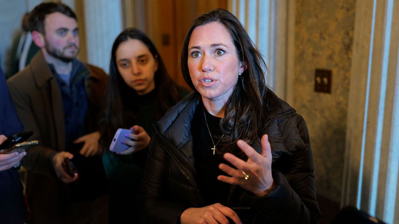 Katie Britt blasts Democrats for playing 'political games' with shutdown amid airport chaos