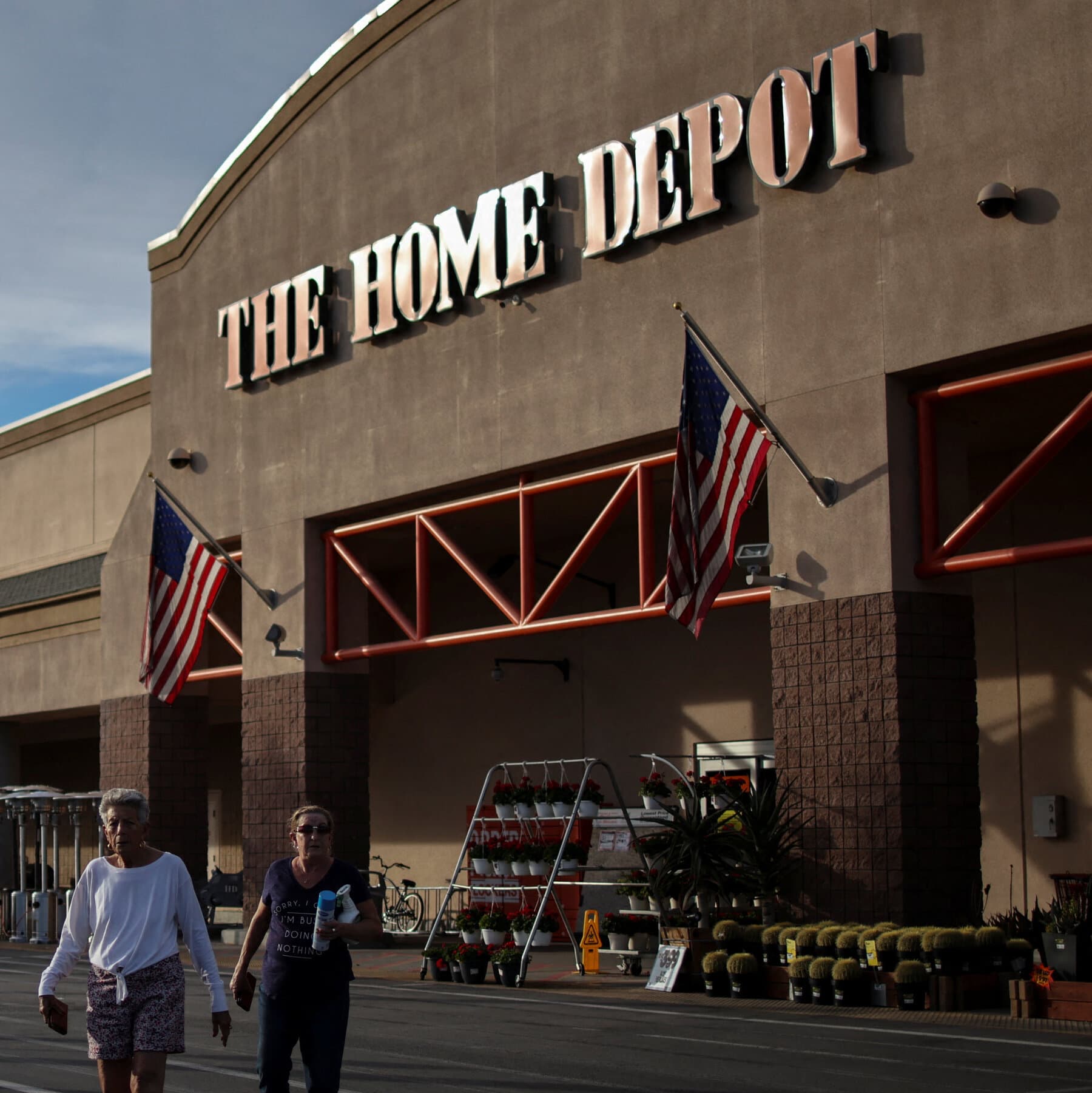 Home Depot Says Homeowners Are Weary From Economic Pressures
