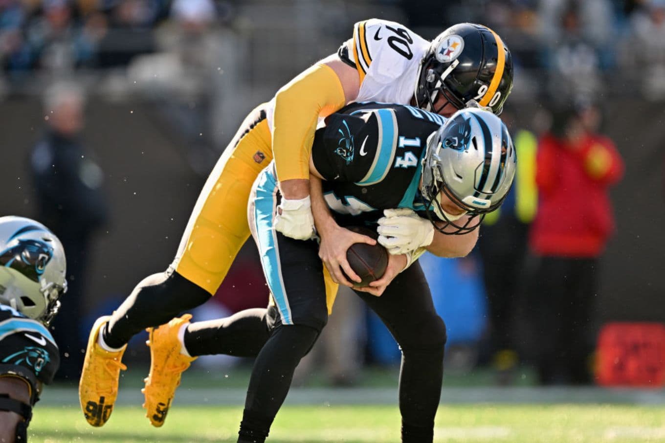 Versant Sees Chance to Snatch Big Sports Rights as NFL Opt-Out Looms