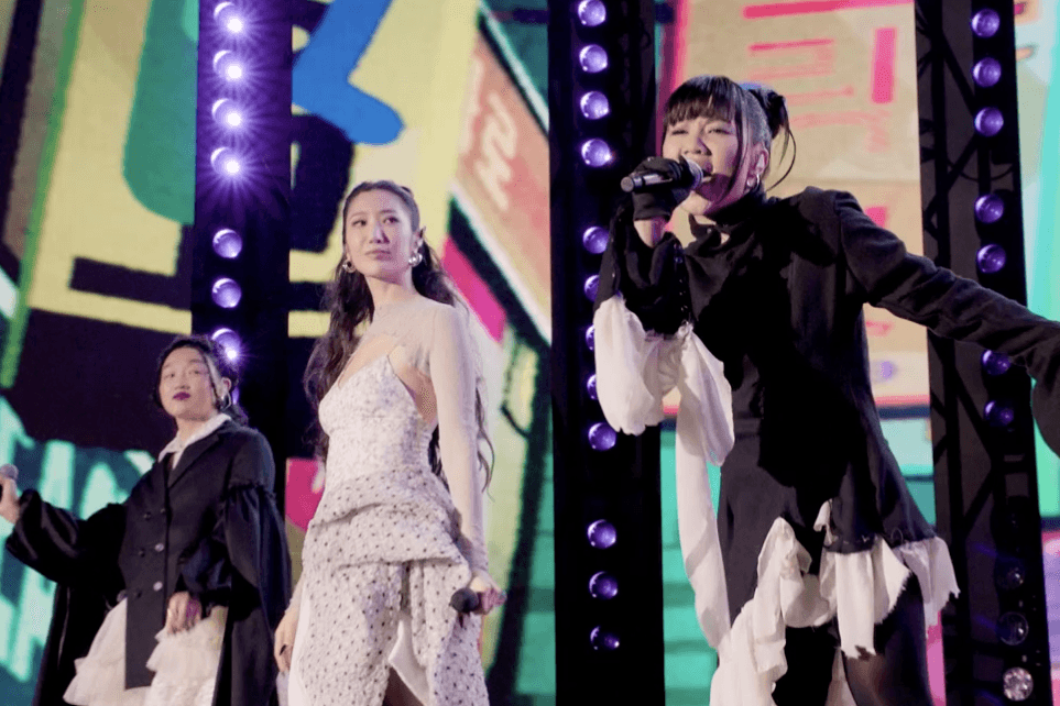 ‘KPop Demon Hunters’ Singers EJAE, Audrey Nuna and Rei Ami Perform ‘Golden’ at BRIT Awards